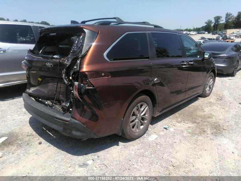 2022 TOYOTA SIENNA XLE - 5TDYRKEC0NS103639