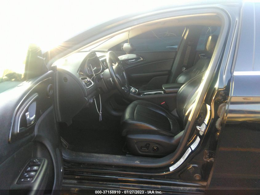 2016 CHRYSLER 200 C - 1C3CCCCGXGN172102
