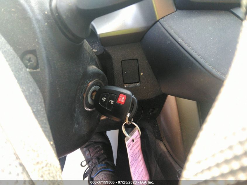 2017 TOYOTA RAV4 LE - JTMZFREV9HJ703973