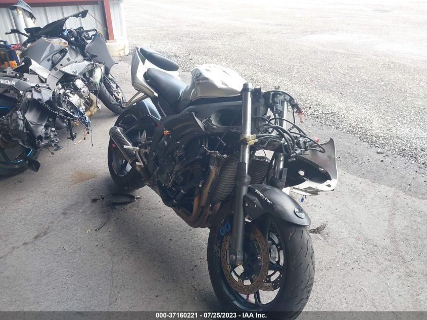 2003 YAMAHA YZFR6 L - JYARJ06E83A007408