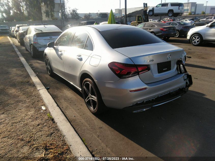 2022 MERCEDES-BENZ A-CLASS A 220 - W1K3G4EB8NJ356536