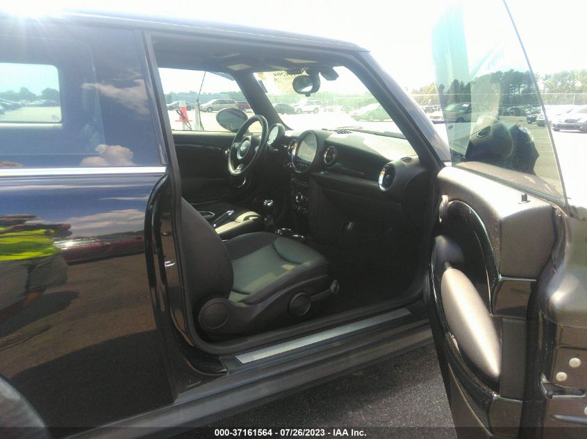 2013 MINI COOPER HARDTOP - WMWSU3C55DT371856