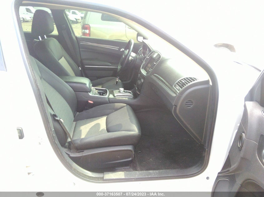 VIN 2C3CCAAG0JH317090 2018 CHRYSLER 300 TOURING