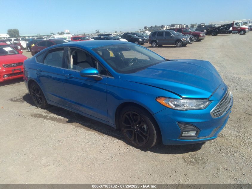 3FA6P0HD5KR183157 Ford Fusion SE