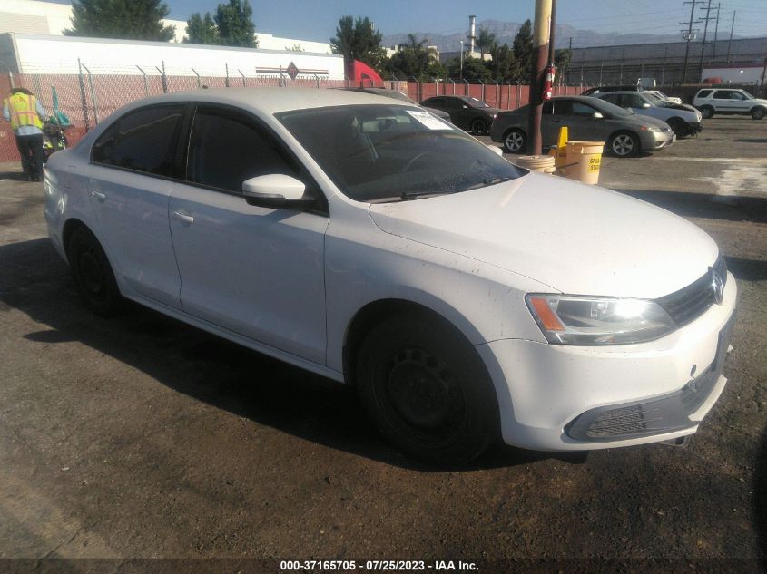 2014 VOLKSWAGEN JETTA SEDAN SE - 3VWD17AJ4EM288508