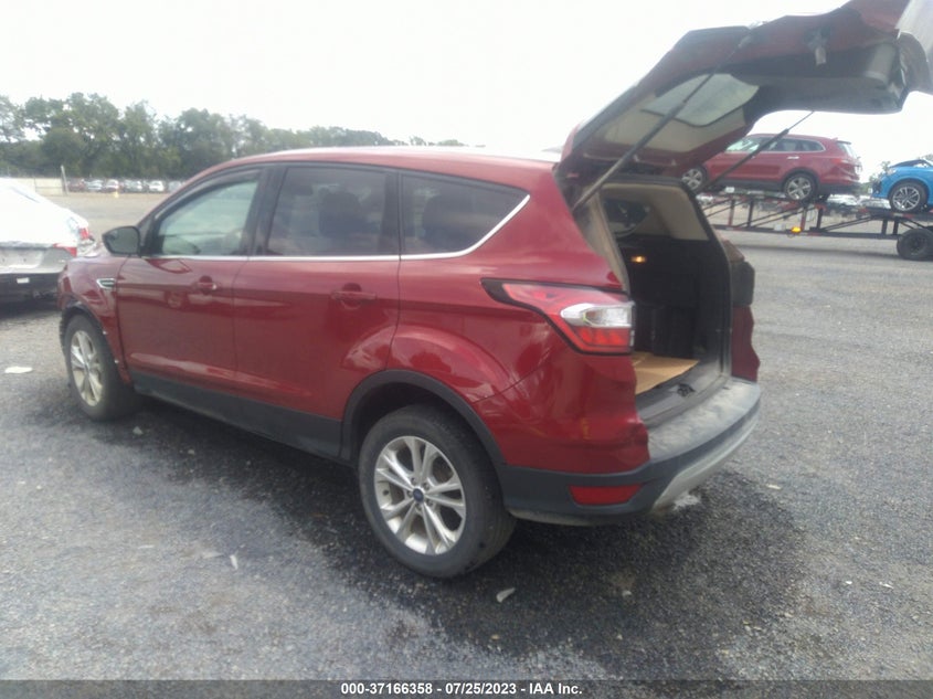 VIN 1FMCU9GD5HUD73906 2017 FORD ESCAPE SE