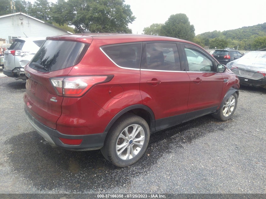 VIN 1FMCU9GD5HUD73906 2017 FORD ESCAPE SE