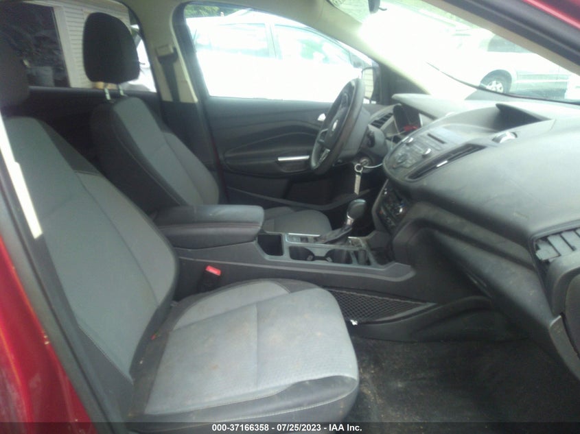 VIN 1FMCU9GD5HUD73906 2017 FORD ESCAPE SE