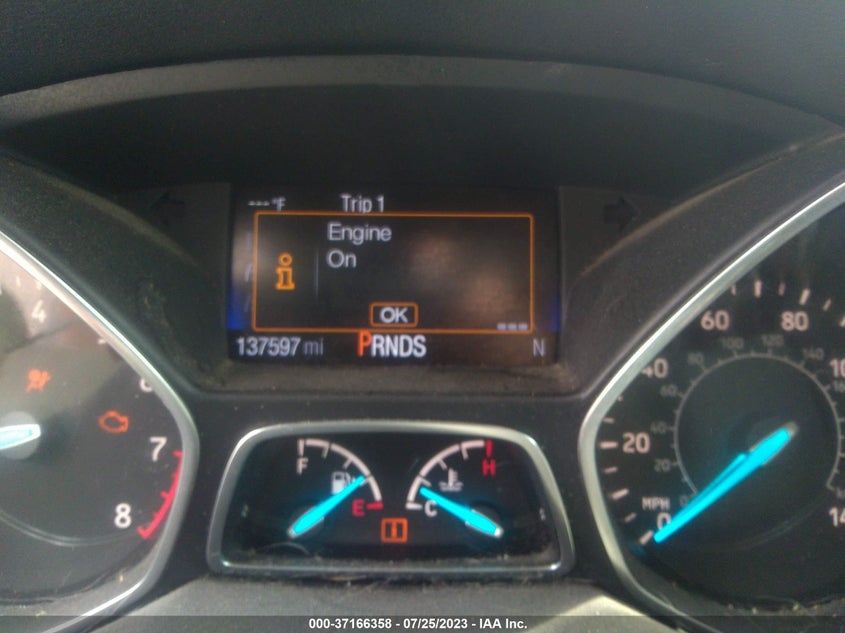 VIN 1FMCU9GD5HUD73906 2017 FORD ESCAPE SE