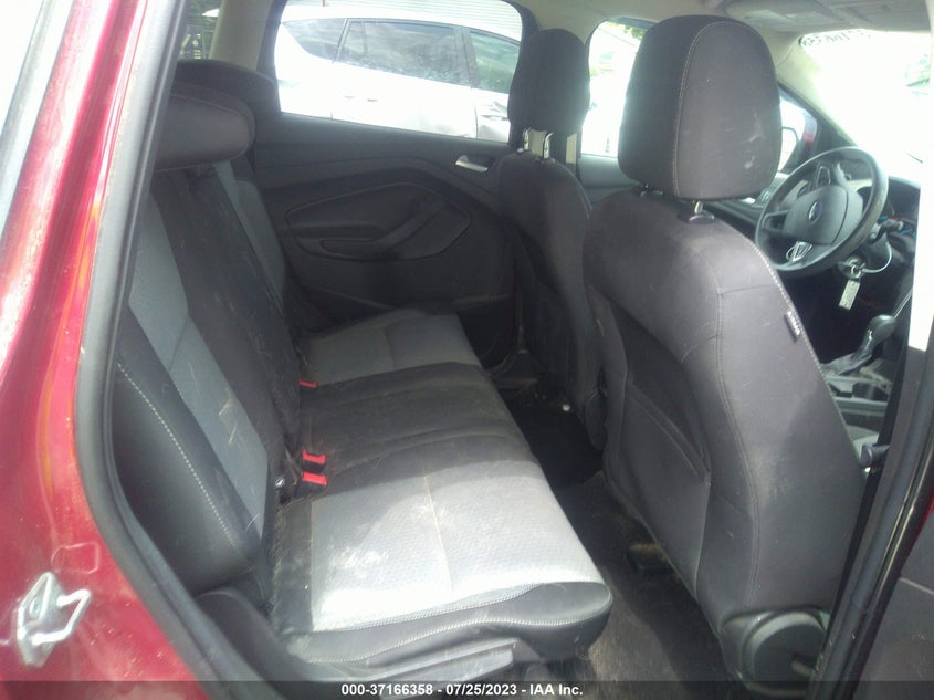 VIN 1FMCU9GD5HUD73906 2017 FORD ESCAPE SE