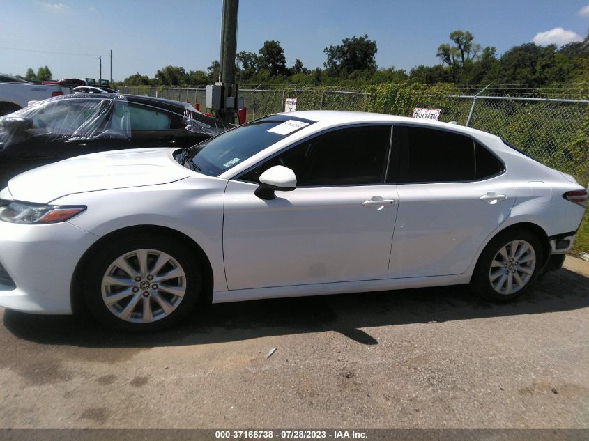 2020 TOYOTA CAMRY LE - 4T1C11AK5LU937886