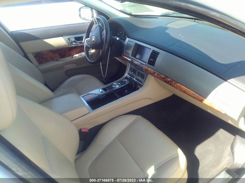 2015 JAGUAR XF I4 T PREMIUM - SAJWA0FS7FPU88610
