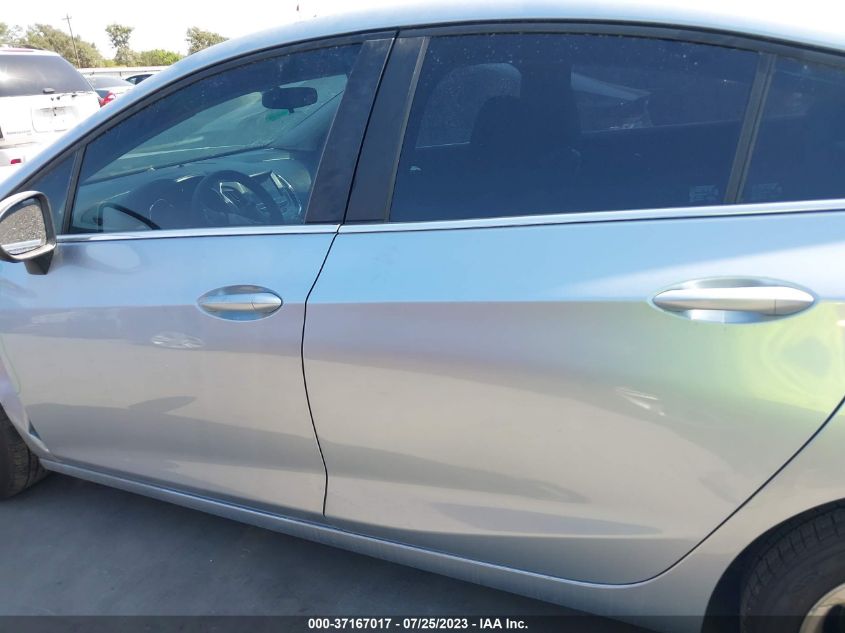 2018 CHEVROLET CRUZE LT - 1G1BE5SM2J7133917