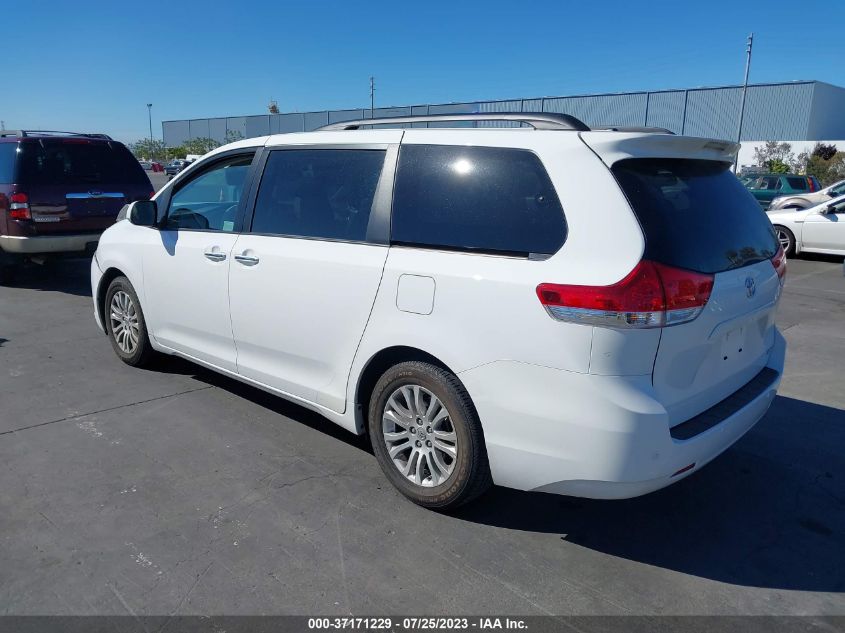 5TDYK3DC8ES512869 2014 TOYOTA SIENNA, photo no. 3