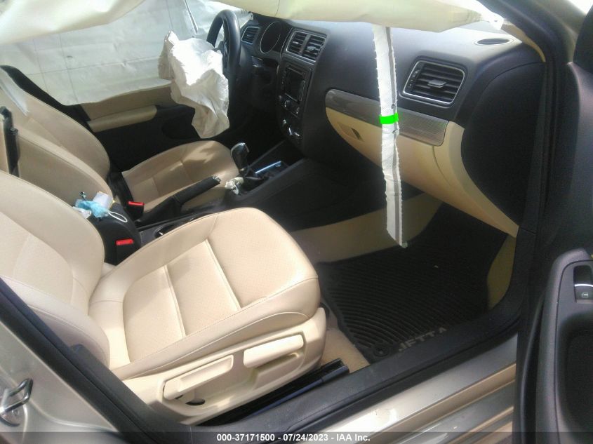 2015 VOLKSWAGEN JETTA SEDAN 1.8T SE - 3VWD07AJ6FM215225