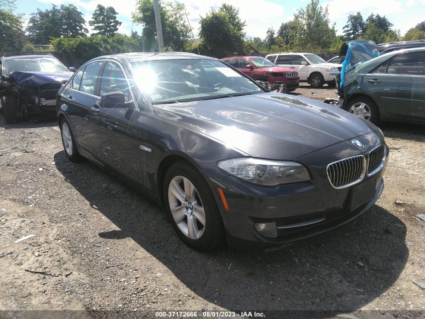 2013 BMW 5 SERIES 528I XDRIVE - WBAXH5C50DDW12125
