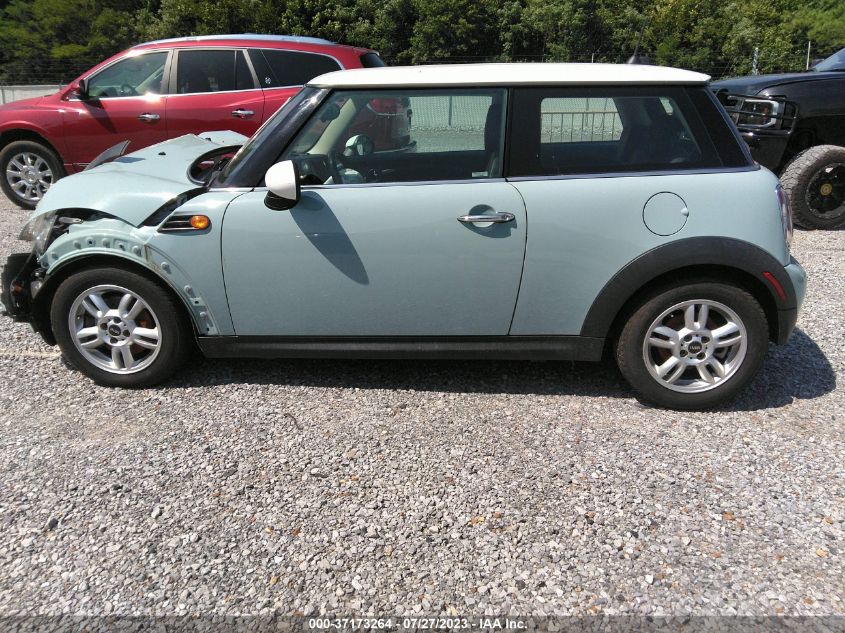2013 MINI COOPER HARDTOP - WMWSU3C52DT682225