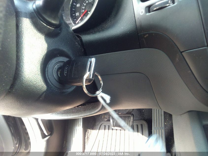 2017 KIA FORTE LX - 3KPFK4A76HE010641