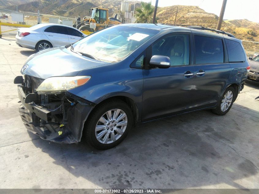 5TDDK3DC8DS061813 2013 TOYOTA SIENNA - Image 2
