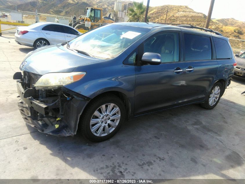 5TDDK3DC8DS061813 2013 TOYOTA SIENNA, photo no. 2