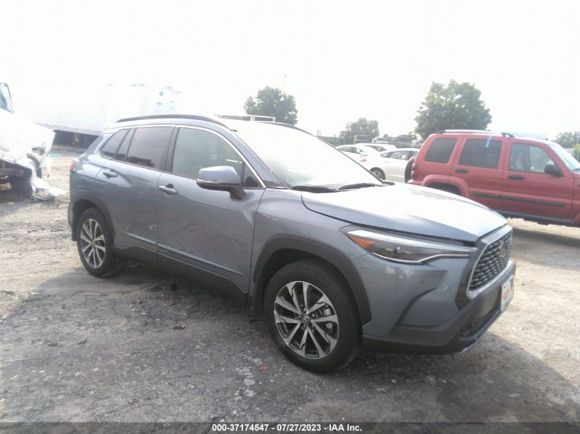 2022 TOYOTA COROLLA CROSS XLE - 7MUDAABG6NV026868