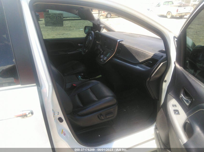 VIN 5TDXZ3DC3JS920469 2018 TOYOTA SIENNA SE/SE PREMIUM