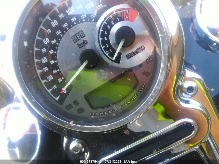2011 HARLEY-DAVIDSON FXDC - 1HD1GV416BC324988