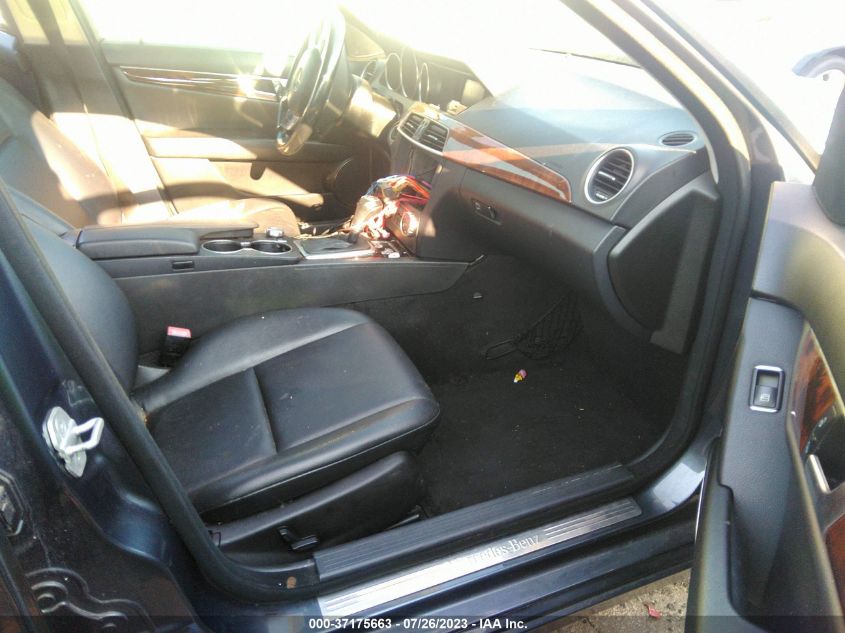 2013 MERCEDES-BENZ C-CLASS C 250 - WDDGF4HB2DA743386
