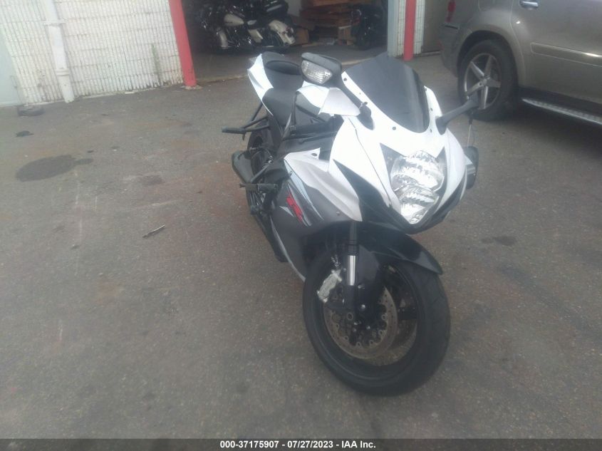 2015 SUZUKI GSX-R600 - JS1GN7FA8F2100086