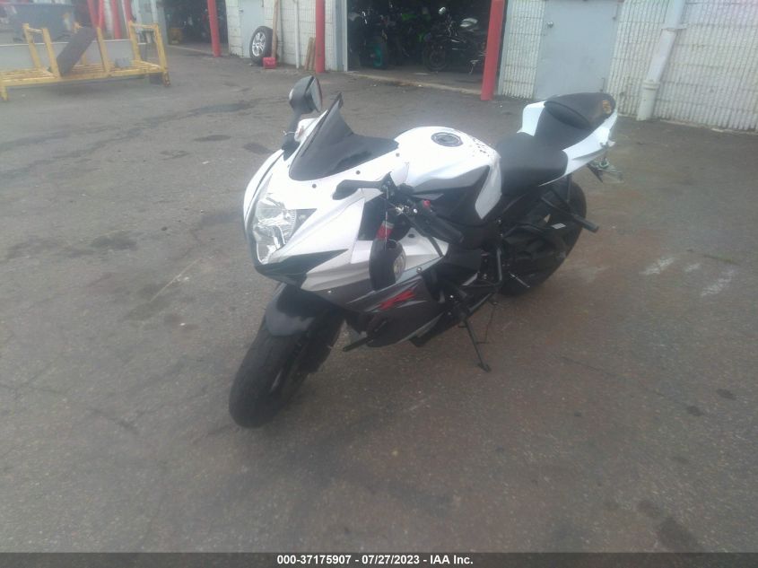 2015 SUZUKI GSX-R600 - JS1GN7FA8F2100086
