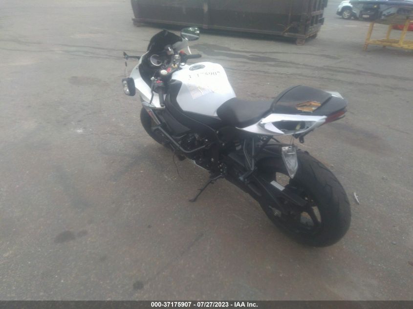 2015 SUZUKI GSX-R600 - JS1GN7FA8F2100086