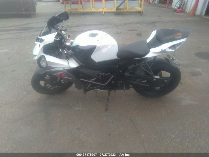 2015 SUZUKI GSX-R600 - JS1GN7FA8F2100086
