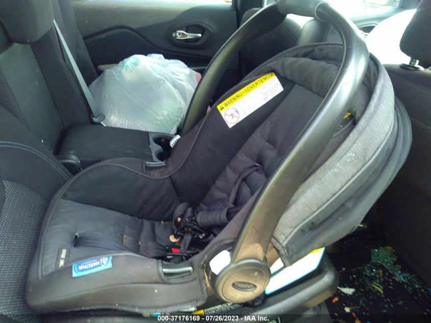 VIN 1C4PJLCB7KD382338 2019 JEEP CHEROKEE LATITUDE