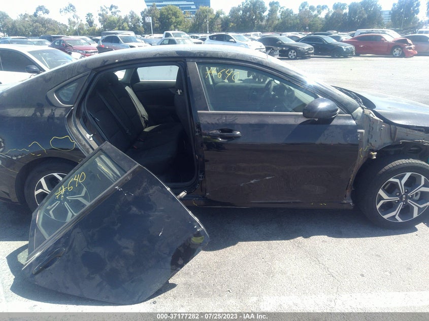 VIN 3KPF24AD2KE137528 2019 KIA FORTE LXS