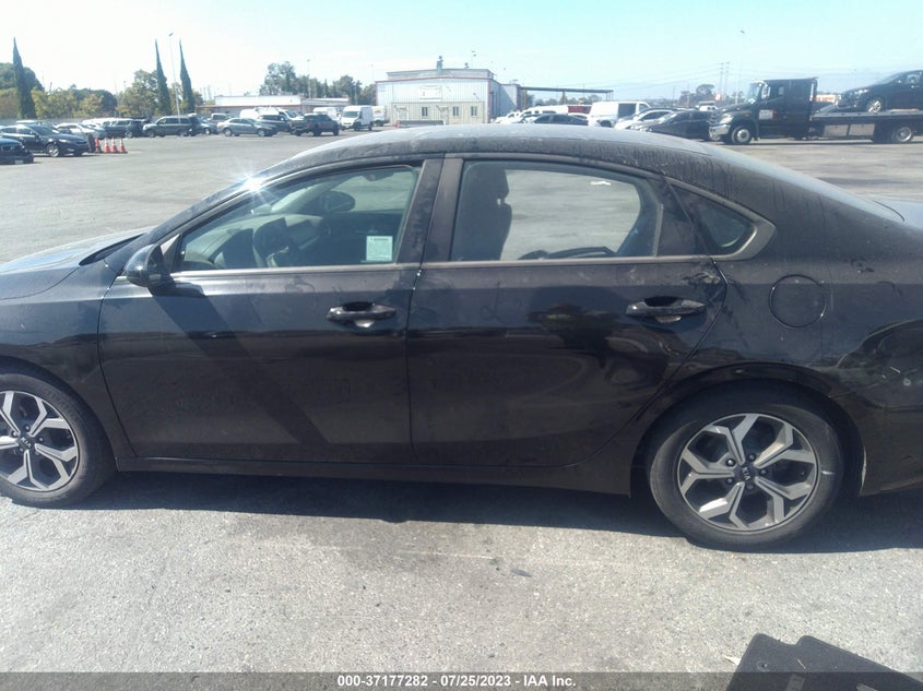VIN 3KPF24AD2KE137528 2019 KIA FORTE LXS