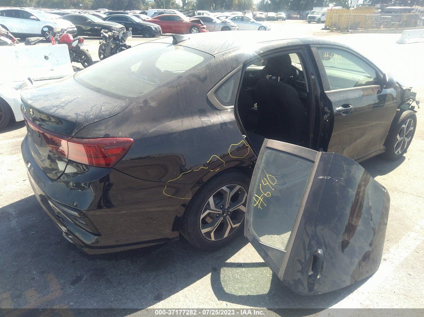 VIN 3KPF24AD2KE137528 2019 KIA FORTE LXS