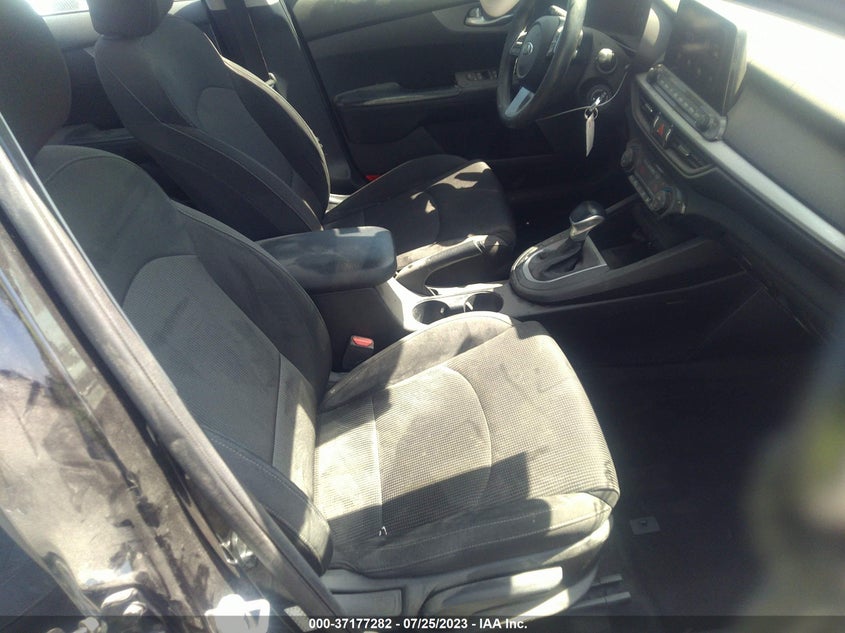 VIN 3KPF24AD2KE137528 2019 KIA FORTE LXS