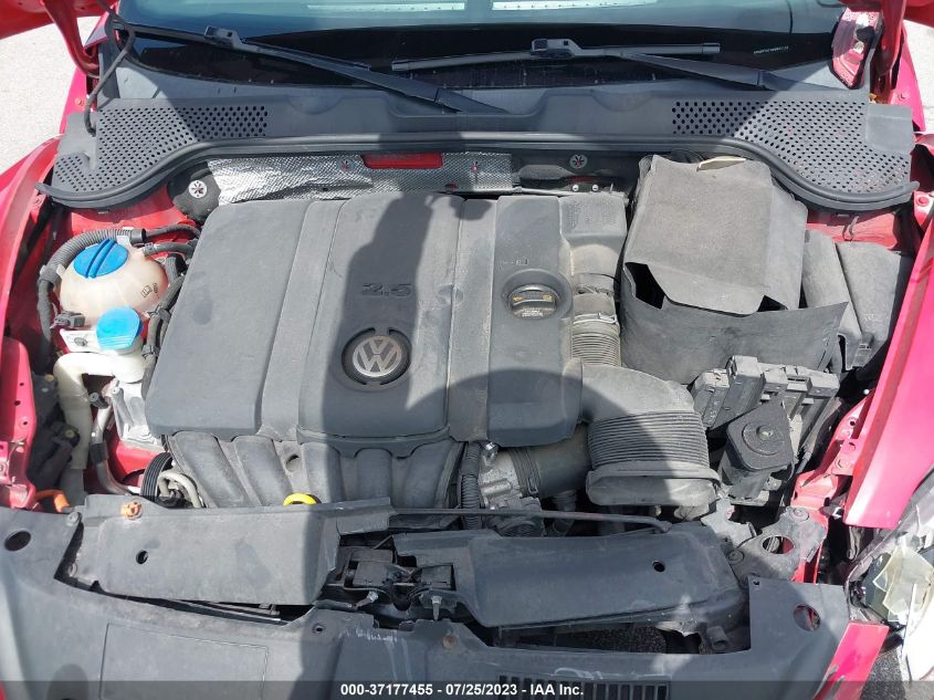 2013 VOLKSWAGEN BEETLE COUPE 2.5L - 3VWJX7AT5DM607125