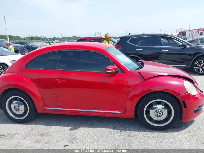 2013 VOLKSWAGEN BEETLE COUPE 2.5L - 3VWJX7AT5DM607125