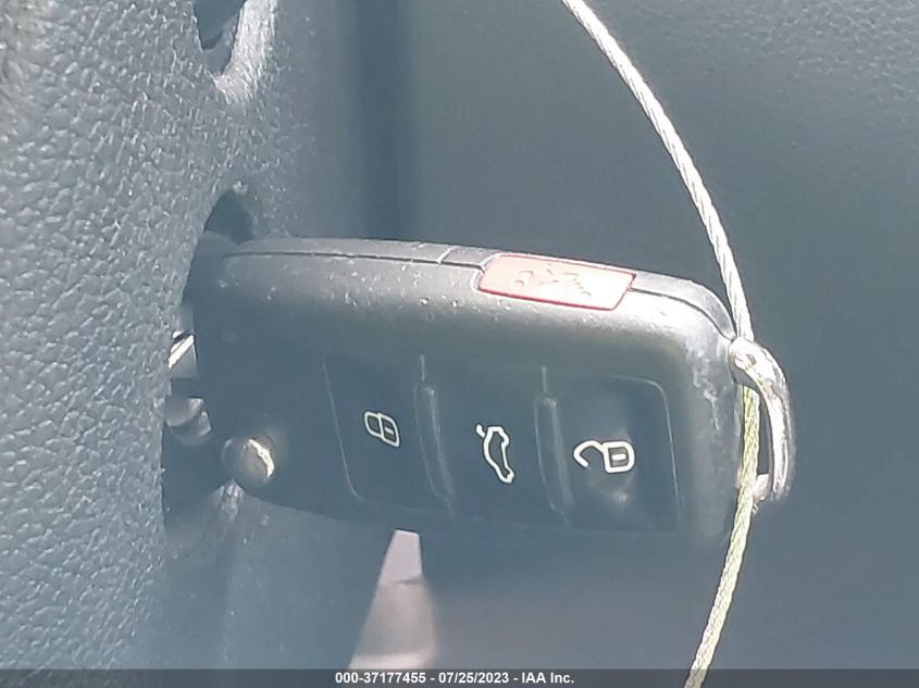 2013 VOLKSWAGEN BEETLE COUPE 2.5L - 3VWJX7AT5DM607125