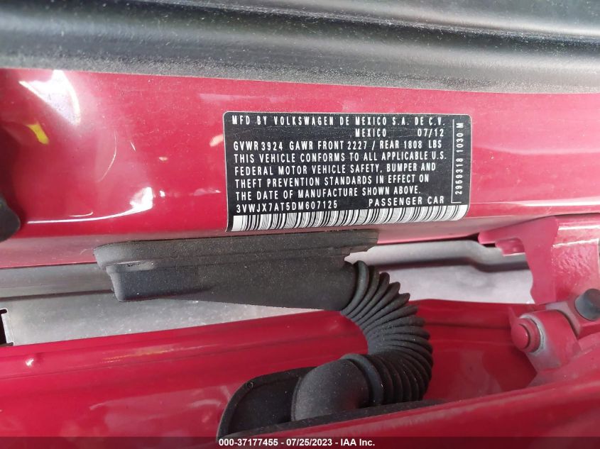 2013 VOLKSWAGEN BEETLE COUPE 2.5L - 3VWJX7AT5DM607125