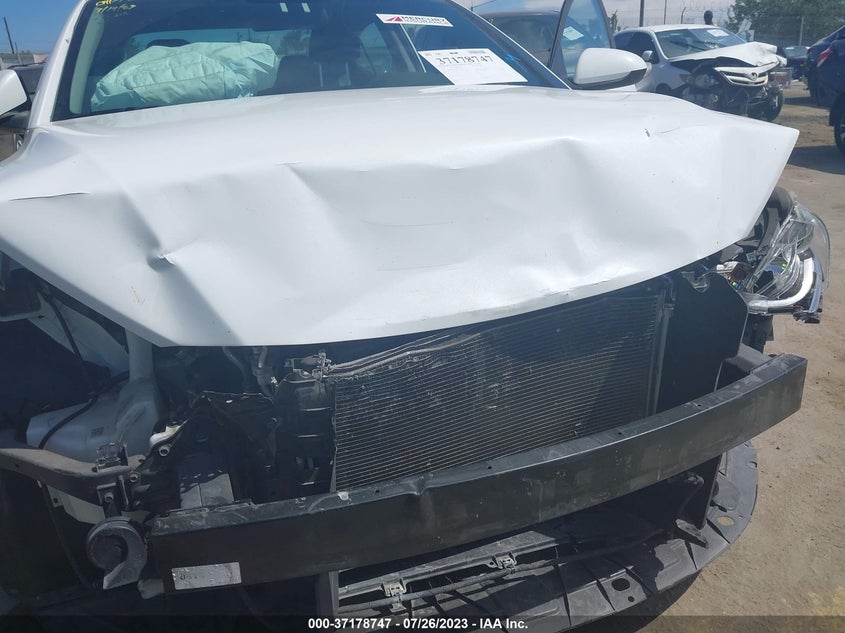 VIN 5NPD74LF9JH332186 2018 HYUNDAI ELANTRA SE