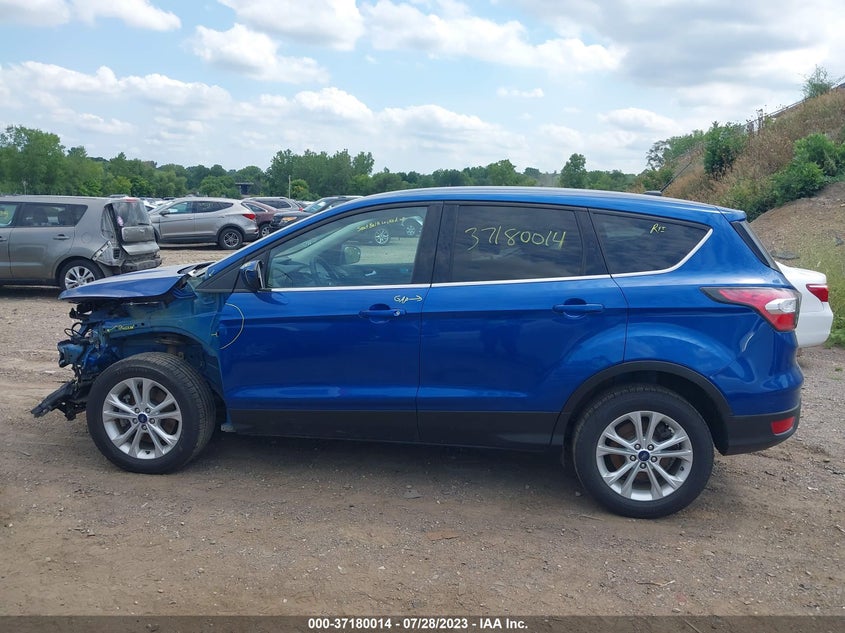 VIN 1FMCU9GD3HUA50647 2017 FORD ESCAPE SE