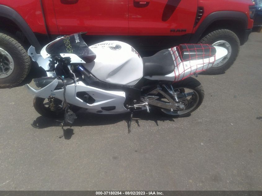 2002 SUZUKI GSX-R750 - JS1GR7HA122107327