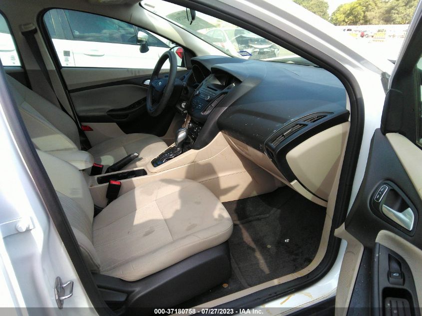 2015 FORD FOCUS SE - 1FADP3K21FL219690