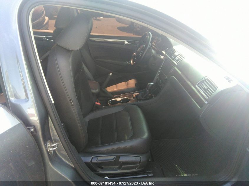 2019 VOLKSWAGEN PASSAT 2.0T SE R-LINE - 1VWMA7A36KC005167