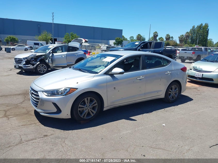 VIN 5NPD84LF2HH137781 2017 HYUNDAI ELANTRA SE