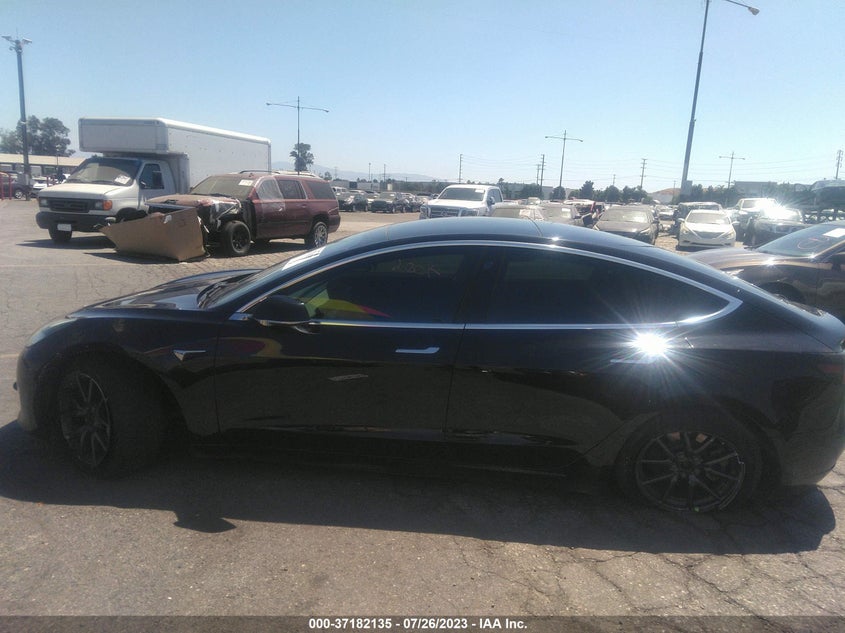 VIN 5YJ3E1EB8KF385892 2019 TESLA MODEL 3