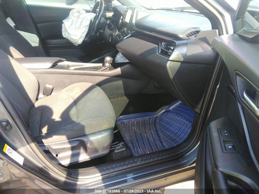 VIN NMTKHMBX8JR030217 2018 TOYOTA C-HR XLE/XLE PREMIUM