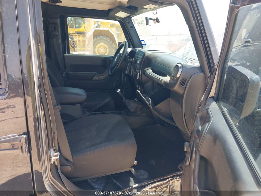 VIN 1C4BJWDGXHL744599 2017 JEEP WRANGLER UNLIMITED SPORT
